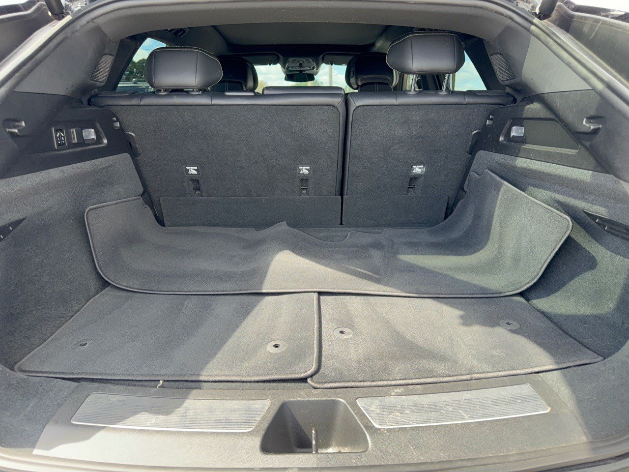 Used 2024 Cadillac Lyriq Sport RWD image 28