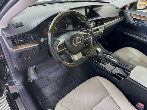 Used 2016 Lexus ES 350 w/ Navigation System Package image 19
