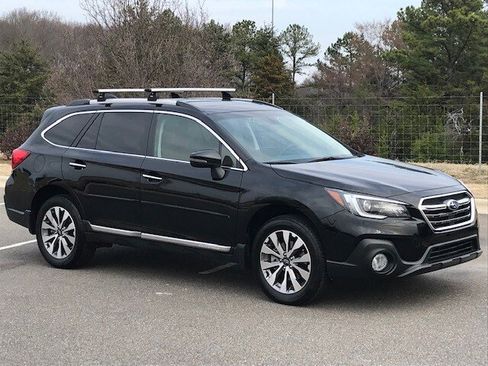 Used 2018 Subaru Outback 2.5i Touring image 2