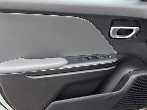 New 2025 Kia K4 LXS image 8