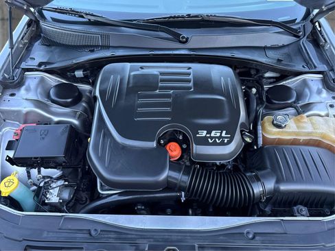 Used 2018 Chrysler 300 S w/ 300S Premium Group image 11