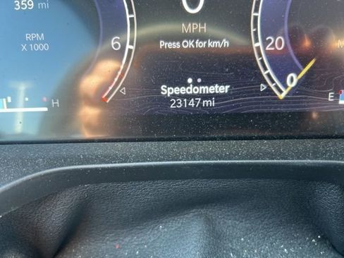 Used 2023 Jeep Grand Cherokee Laredo image 16