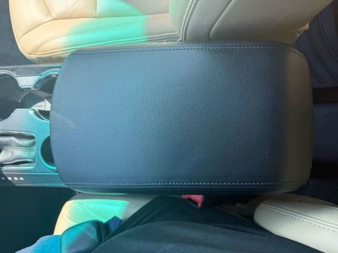 Used 2017 Ford Explorer Limited image 29