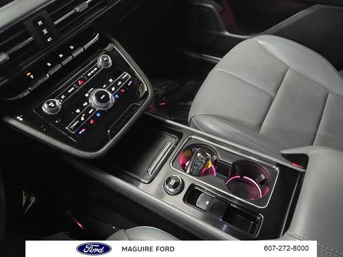 Used 2021 Lincoln Corsair AWD w/ Premium Package image 30