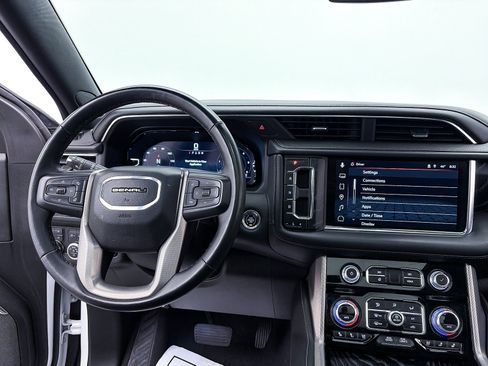 Used 2023 GMC Yukon XL Denali w/ Max Trailering Package image 9