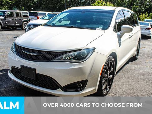 Used 2019 Chrysler Pacifica Touring Plus w/ S Appearance Package FWD image 3