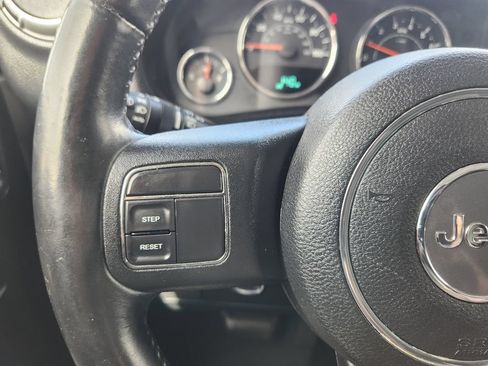 Used 2013 Jeep Wrangler Rubicon w/ PWR Convenience Group AWD/4WD image 31