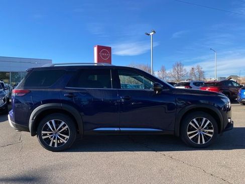 New 2025 Nissan Pathfinder Platinum image 6