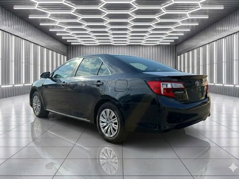 Used 2012 Toyota Camry LE FWD image 3