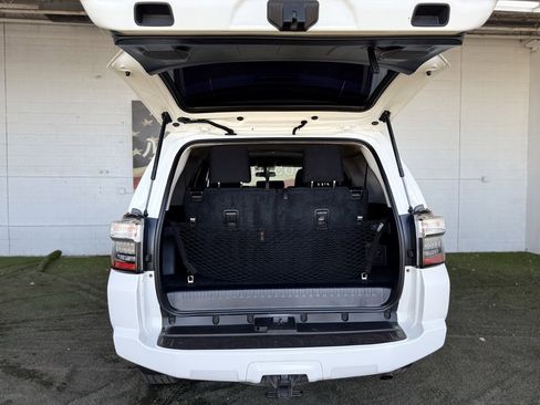 Used 2016 Toyota 4Runner SR5 image 8