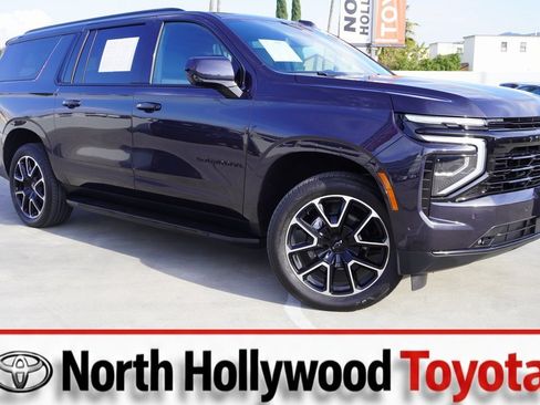 Used 2025 Chevrolet Suburban RST image 1