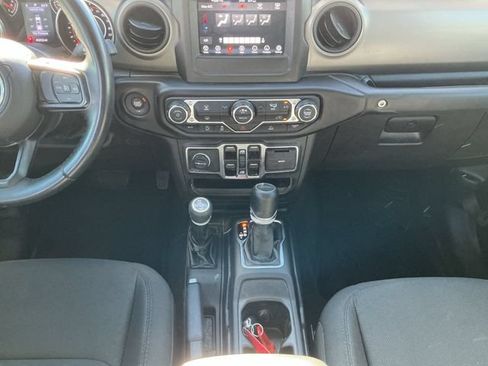 Used 2022 Jeep Gladiator Sport AWD/4WD image 12