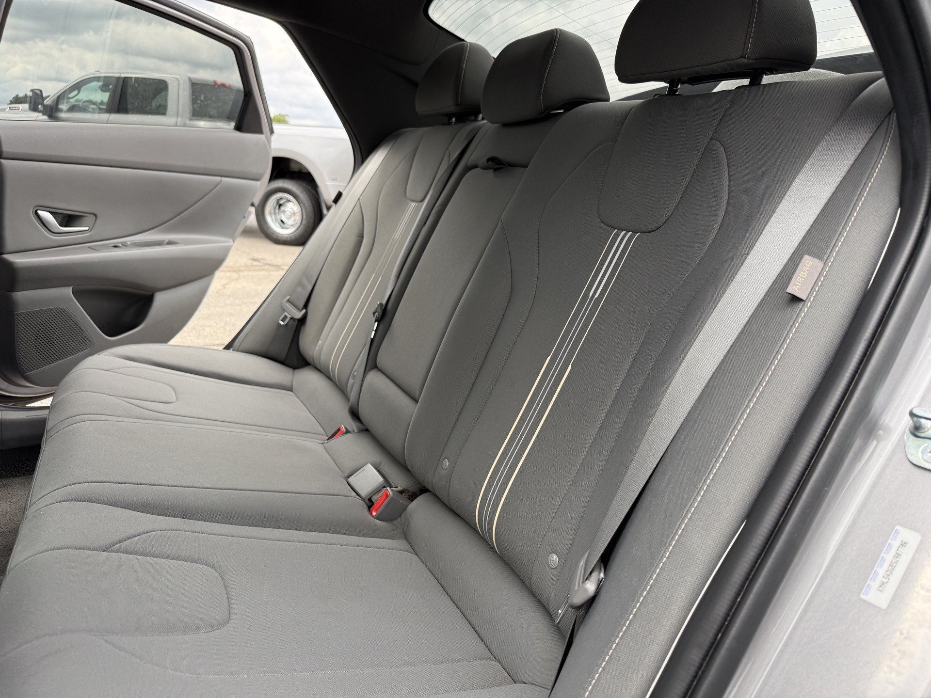 Used 2025 Hyundai Elantra SEL FWD image 31