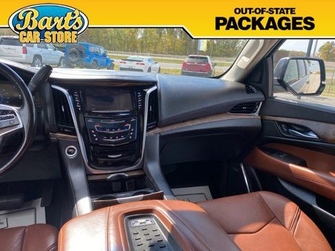 Used 2017 Cadillac Escalade ESV Luxury image 24