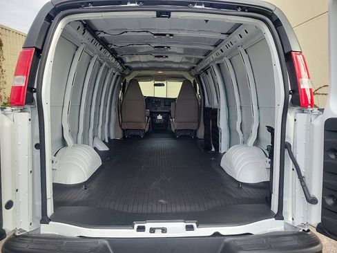 New 2025 GMC Savana 2500 Extended w/ Driver Convenience Package image 8