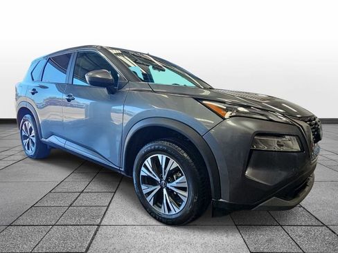 Used 2023 Nissan Rogue SV image 3