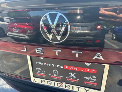 Used 2025 Volkswagen Jetta SE FWD image 29