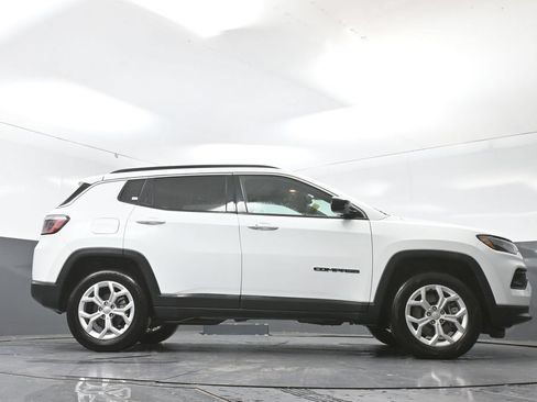 Used 2024 Jeep Compass Latitude AWD/4WD image 50