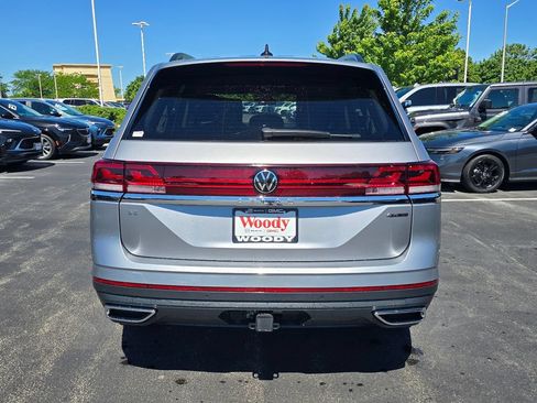 Used 2024 Volkswagen Atlas SE AWD/4WD image 8