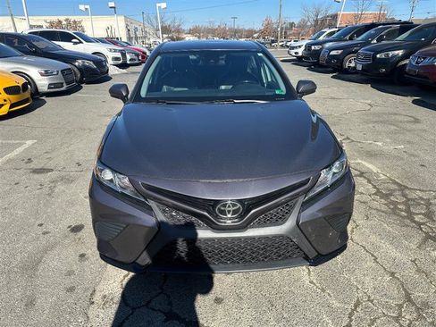 Used 2019 Toyota Camry SE image 2