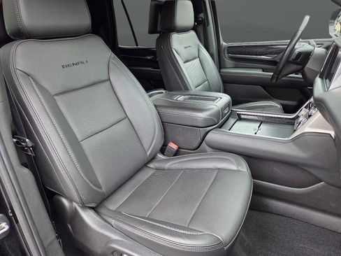 Used 2021 GMC Yukon Denali w/ Denali Ultimate Package AWD/4WD image 25