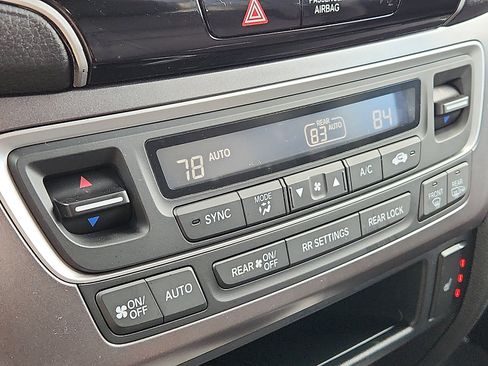 Used 2022 Honda Pilot Sport image 17