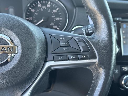 Used 2017 Nissan Rogue SL AWD/4WD image 29