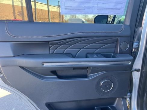 Certified 2024 Ford Expedition Platinum image 17