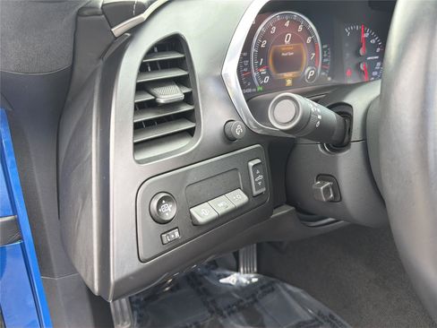 Used 2015 Chevrolet Corvette Z06 w/ 3LZ Preferred Equipment Group RWD image 39