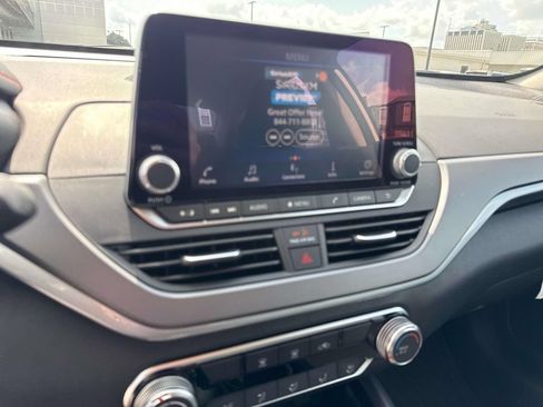 Used 2025 Nissan Altima 2.5 SR FWD image 24