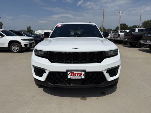 Used 2025 Jeep Grand Cherokee Limited w/ Black Appearance Package AWD/4WD image 35