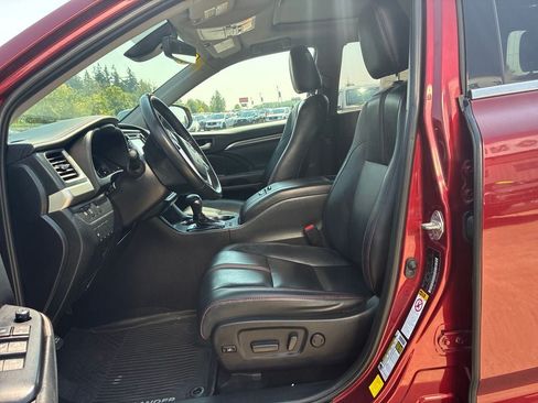 Used 2019 Toyota Highlander SE AWD/4WD image 14
