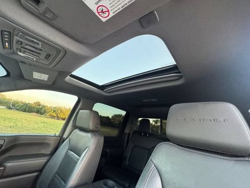Used 2023 GMC Sierra 2500 Denali w/ Denali Black Diamond Edition AWD/4WD image 28