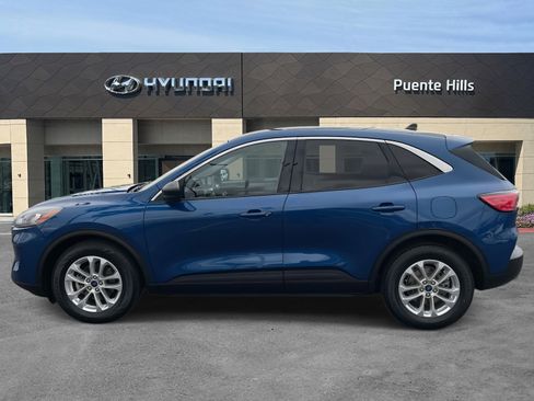 Used 2022 Ford Escape SE image 3