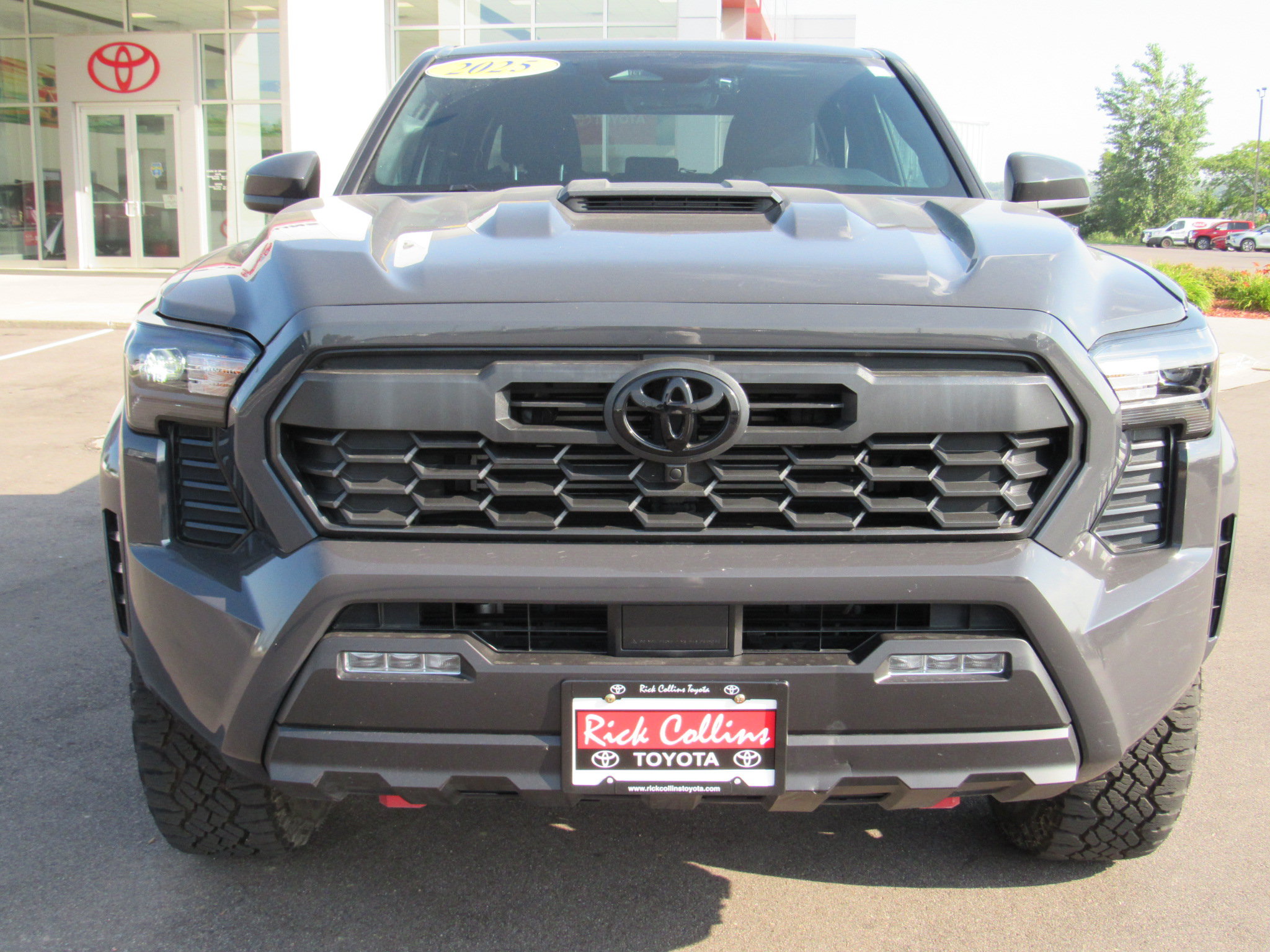 Used 2025 Toyota Tacoma TRD Sport w/ Blackout Package (GST) AWD/4WD image 3