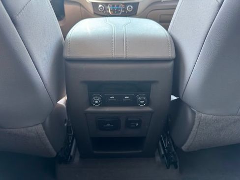 Used 2019 Chevrolet Traverse LT w/ LT Premium Package AWD/4WD image 10
