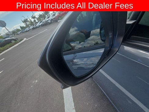 Used 2023 Toyota Prius XLE FWD image 15