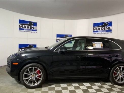 Used 2024 Porsche Cayenne S image 7