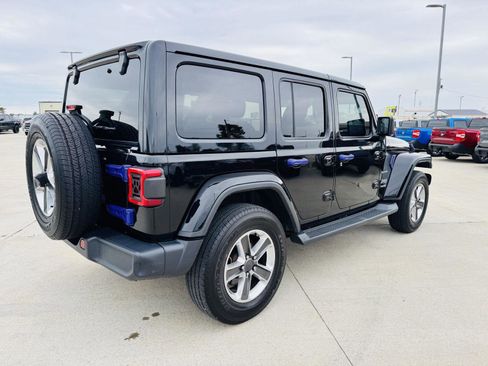 Used 2020 Jeep Wrangler Unlimited Sahara w/ Uconnect 4C Nav & Sound Group AWD/4WD image 31