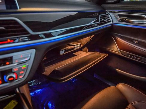 Used 2020 BMW 740i w/ M Sport Package image 33