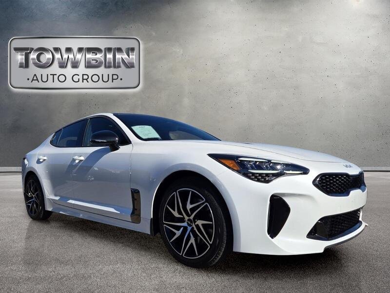 Used 2022 Kia Stinger GT-Line w/ Sun & Sound Package RWD image 2