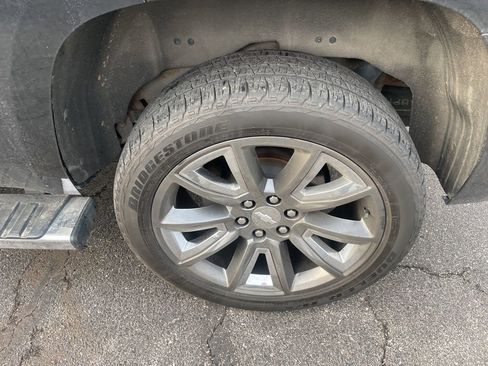 Used 2018 Chevrolet Tahoe LT w/ LT Signature Package image 8