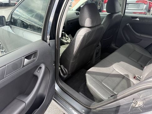 Used 2012 Volkswagen Jetta SE FWD image 11