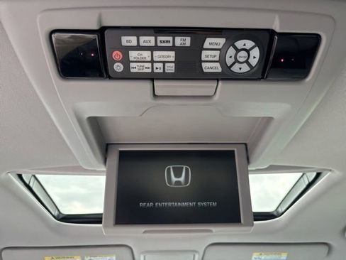 Used 2016 Honda Pilot Touring image 24