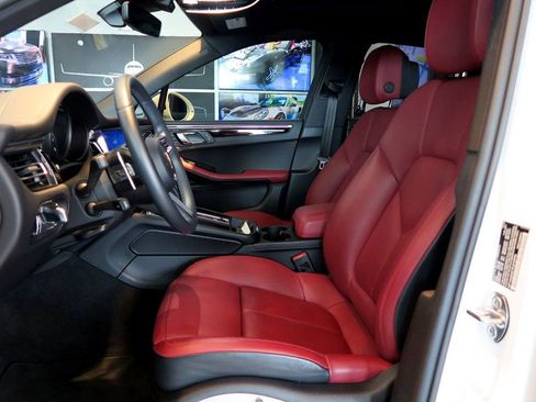 Used 2023 Porsche Macan image 13