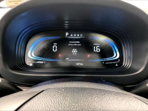 Used 2023 Hyundai Venue SEL image 25