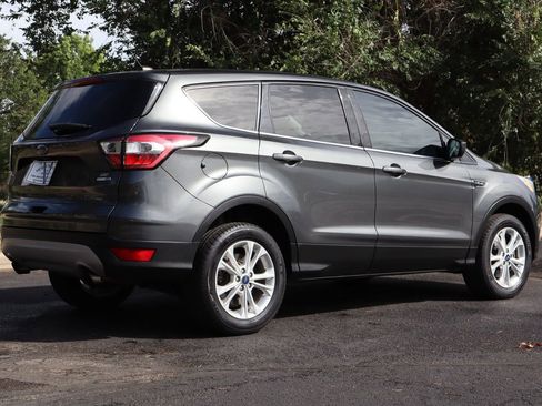 Used 2017 Ford Escape SE image 5