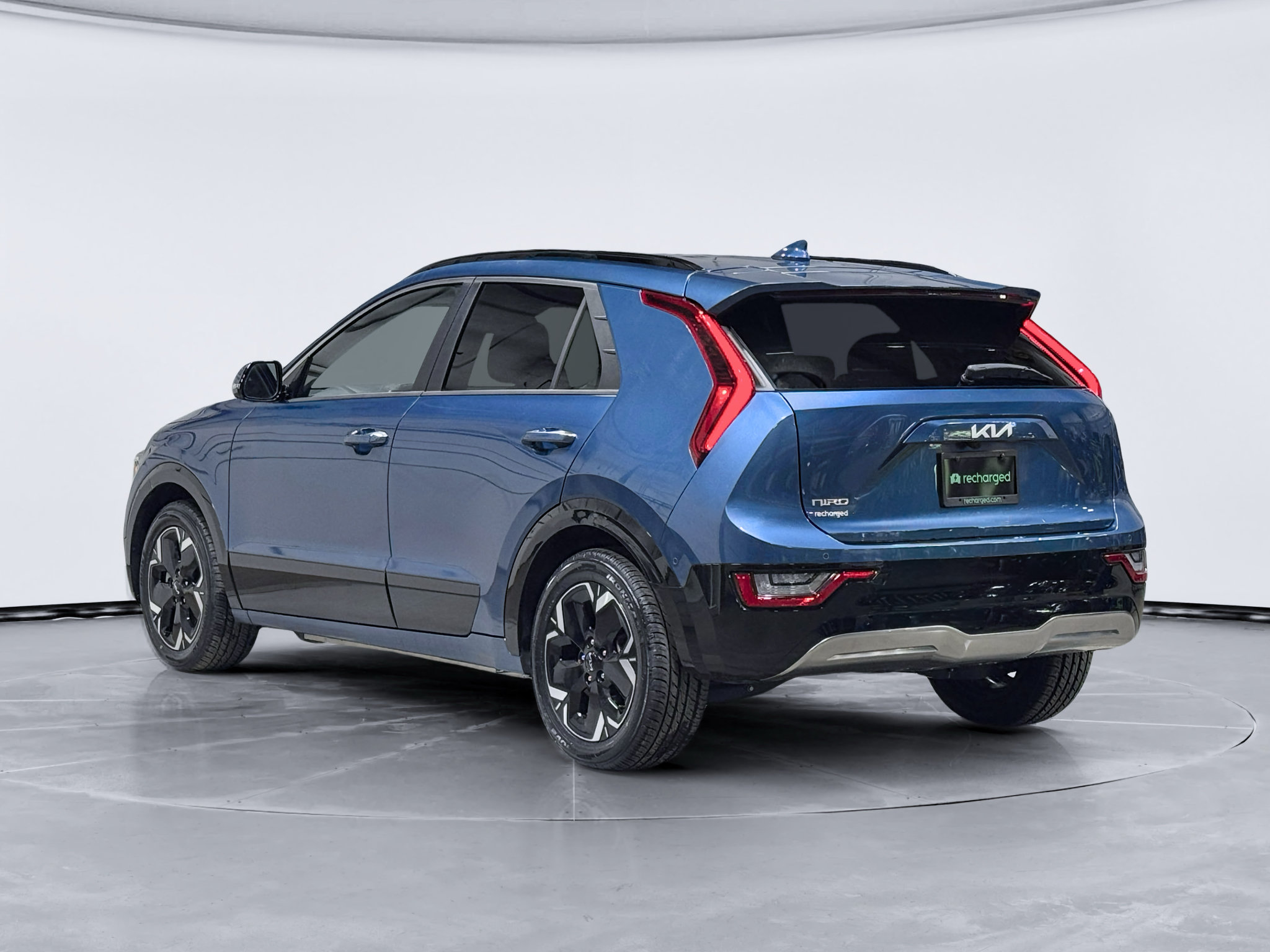 Used 2024 Kia Niro Wave w/ Wave Preserve Package FWD image 2