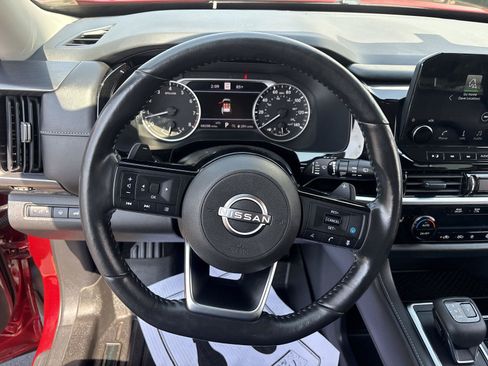 Used 2022 Nissan Pathfinder SL AWD/4WD image 18