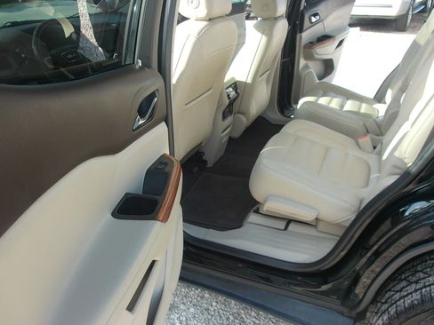 Used 2019 GMC Acadia Denali w/ Technology Package FWD image 34